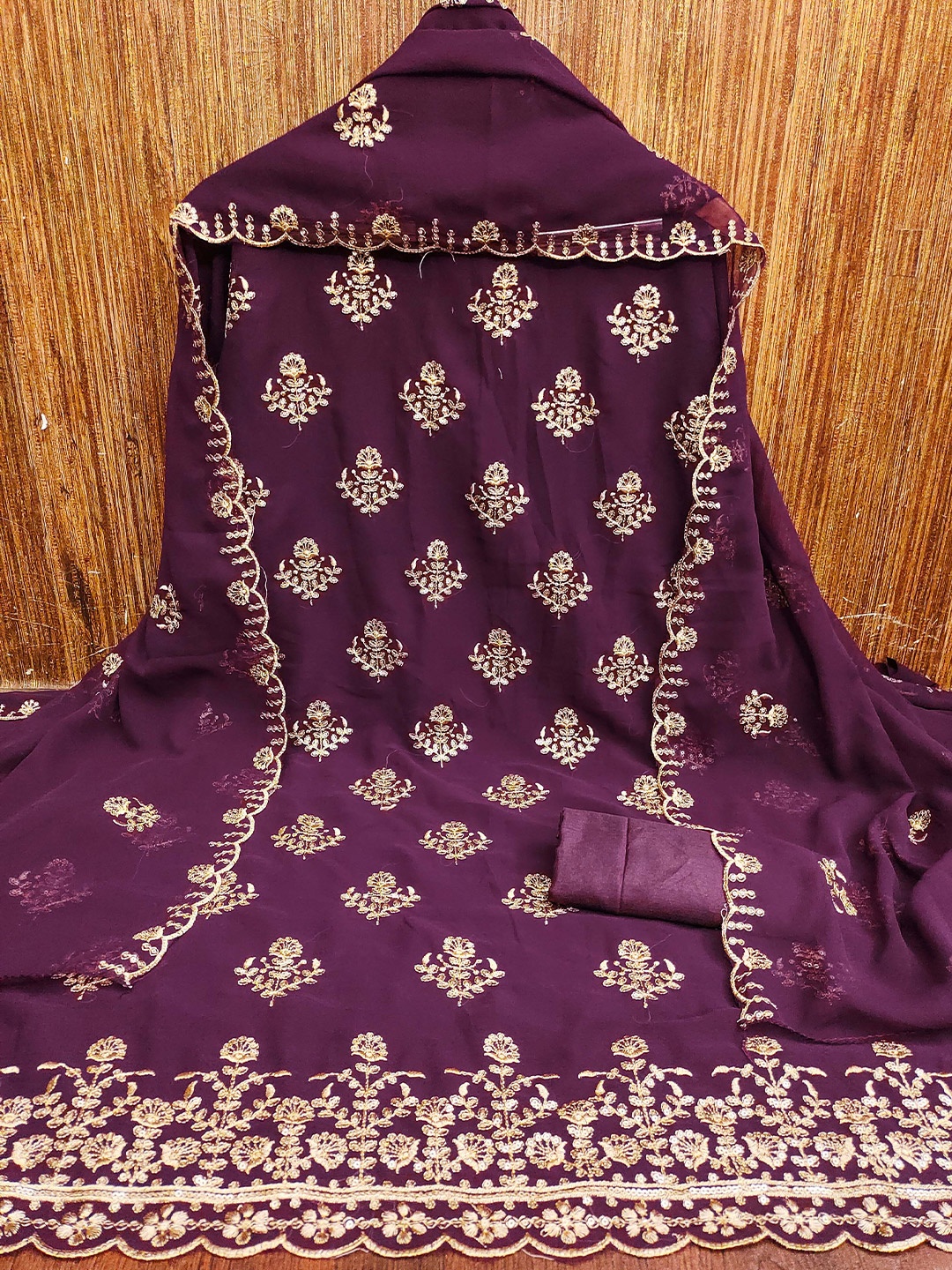

SHADOW & SAINING Floral Embroidered Zari Work Unstitched Dress Material, Burgundy
