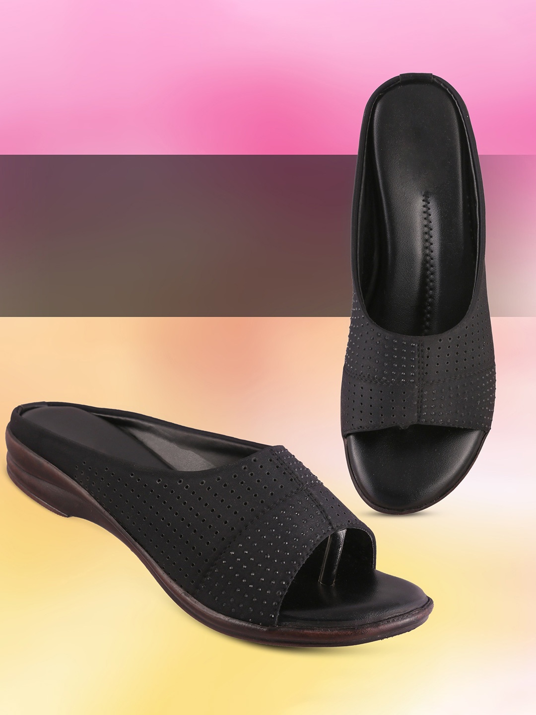 

HUNYZA FOOTWEAR Women Block Sandals, Black