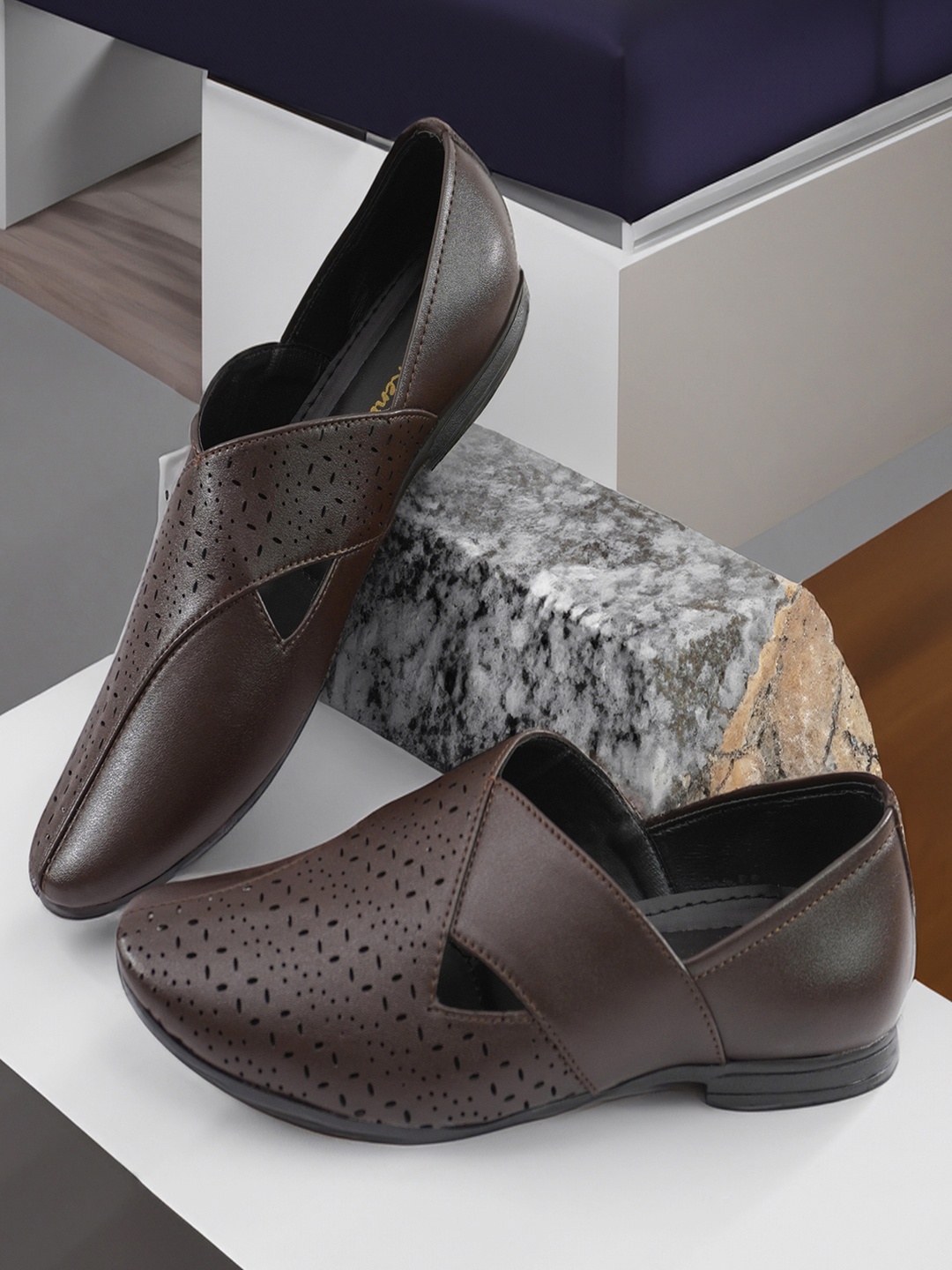 

Arber Kenton Men Perforations Mojaris, Brown