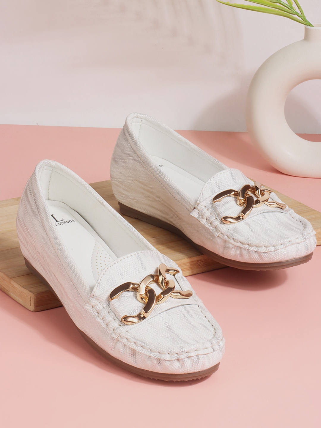 

Carlton London Women Textured Loafers, White