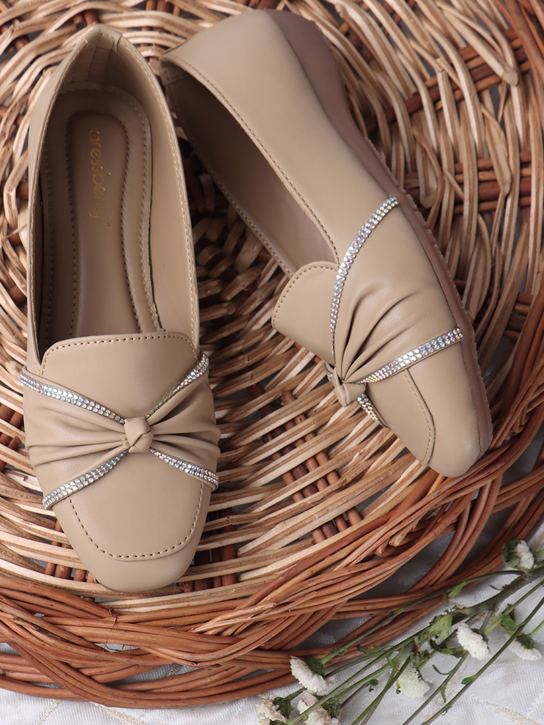 

DressBerry Women Embellished Mojaris Flats, Beige