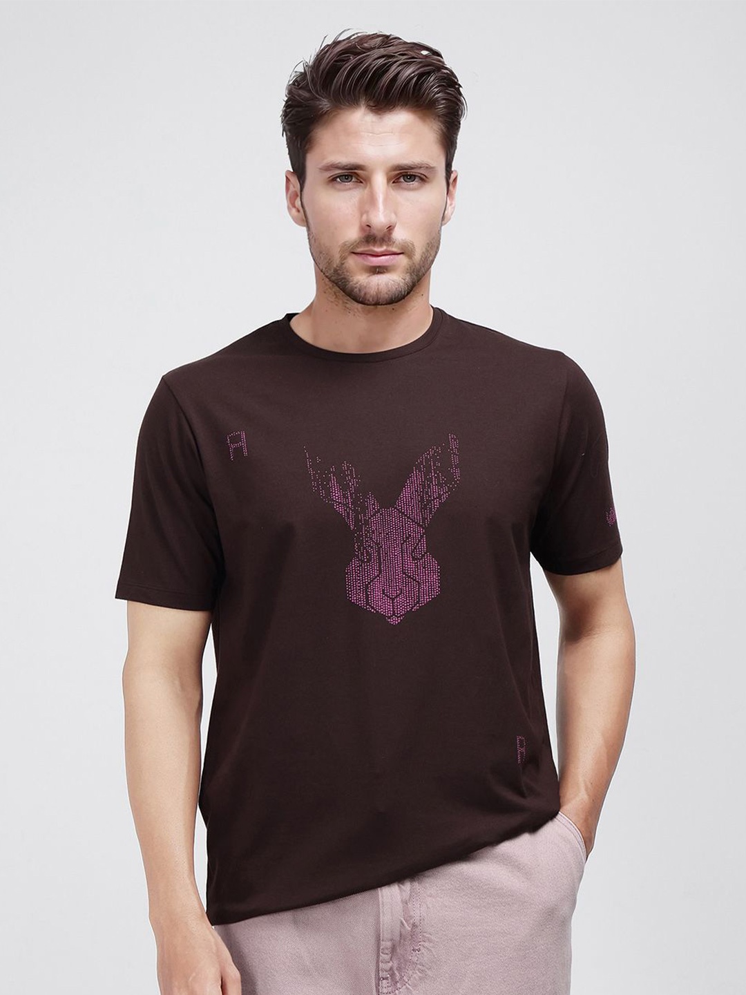 

RARE RABBIT Men Printed Applique T-shirt, Brown