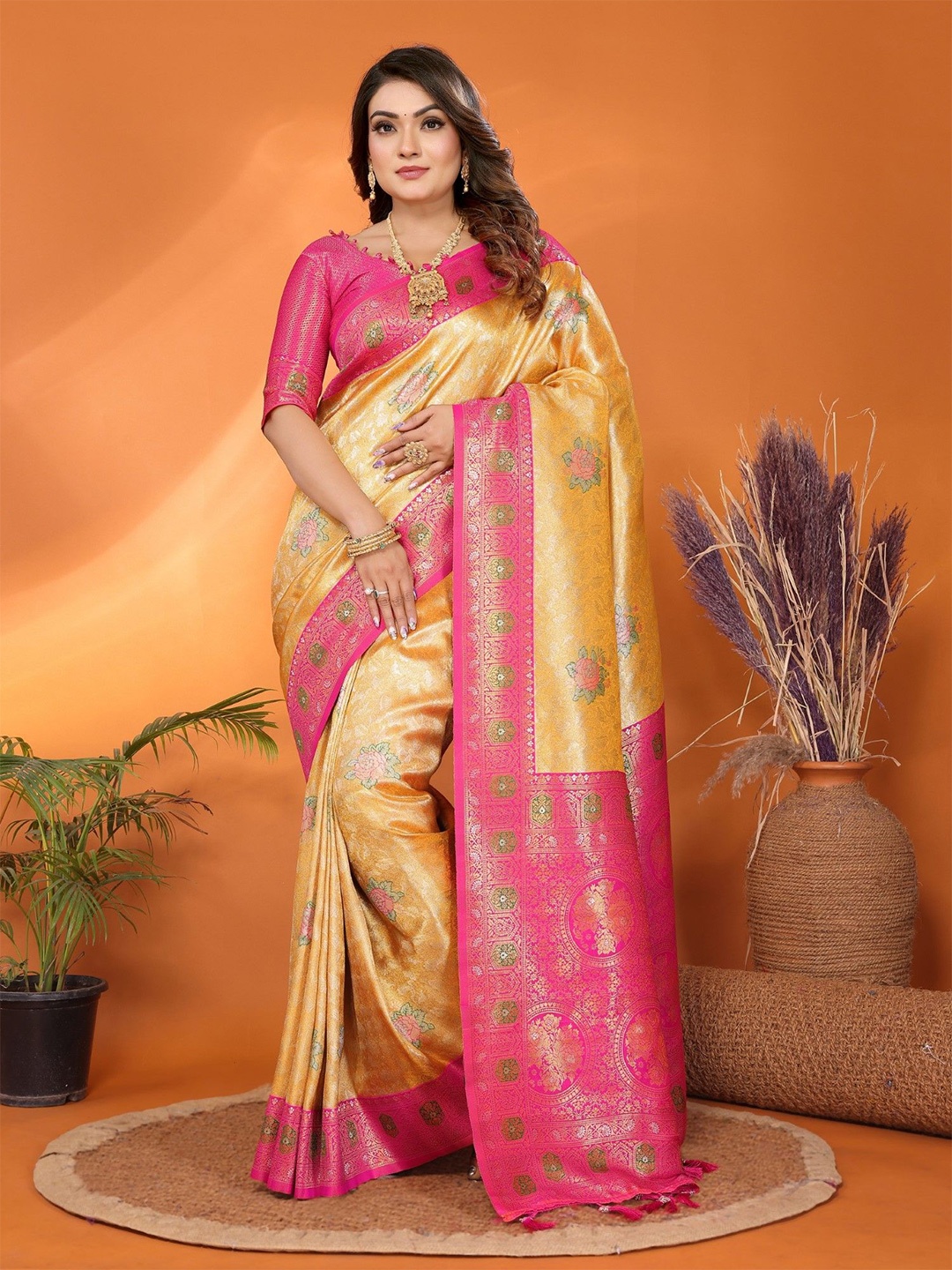 

LeeliPeeri Designer Woven Design Zari Tissue Banarasi Saree, Yellow