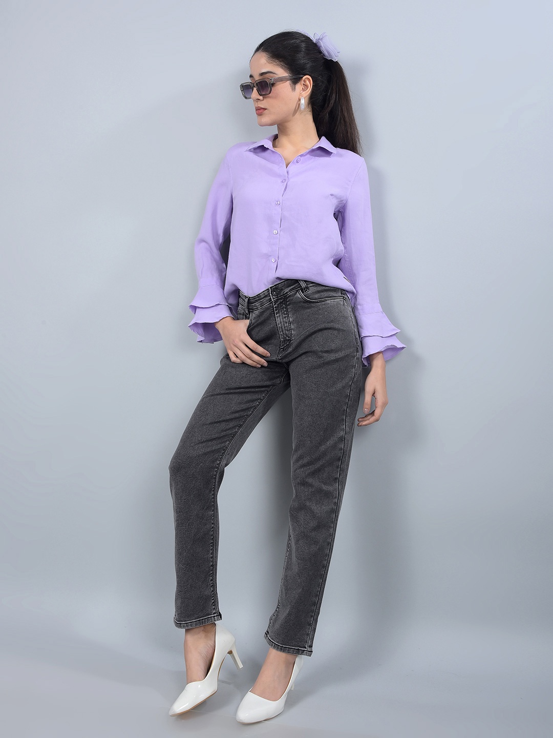 

Crimsoune Club Women Straight Fit Heavy Fade Stretchable Jeans, Grey