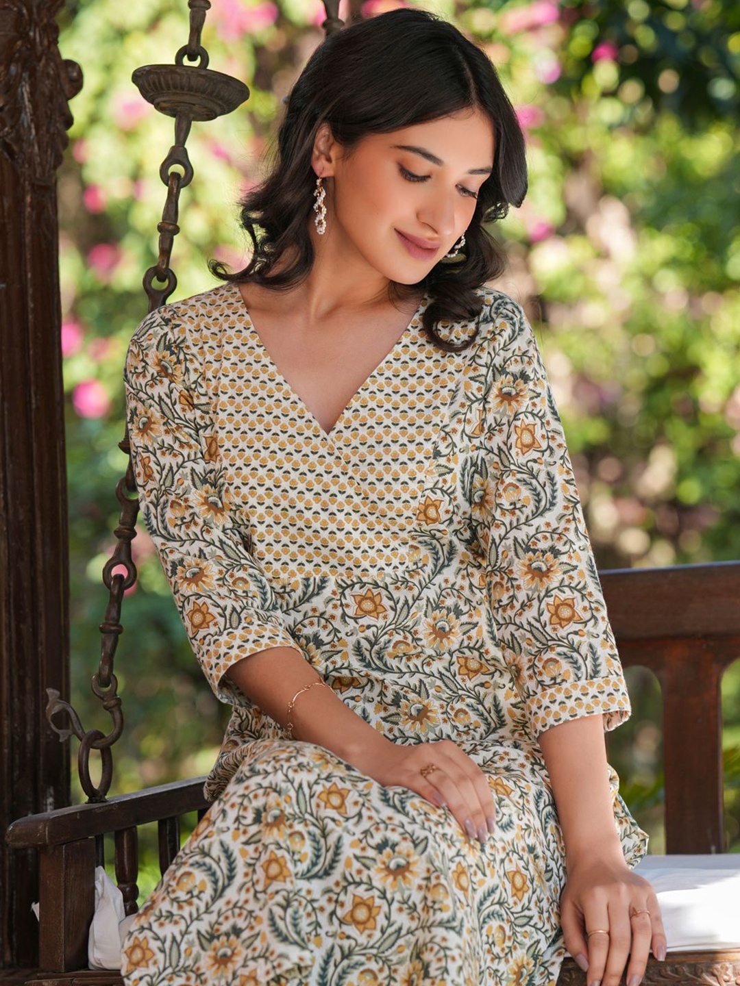 

Janasya Floral Printed Pure Cotton Straight Kurta with Trouser, Off white