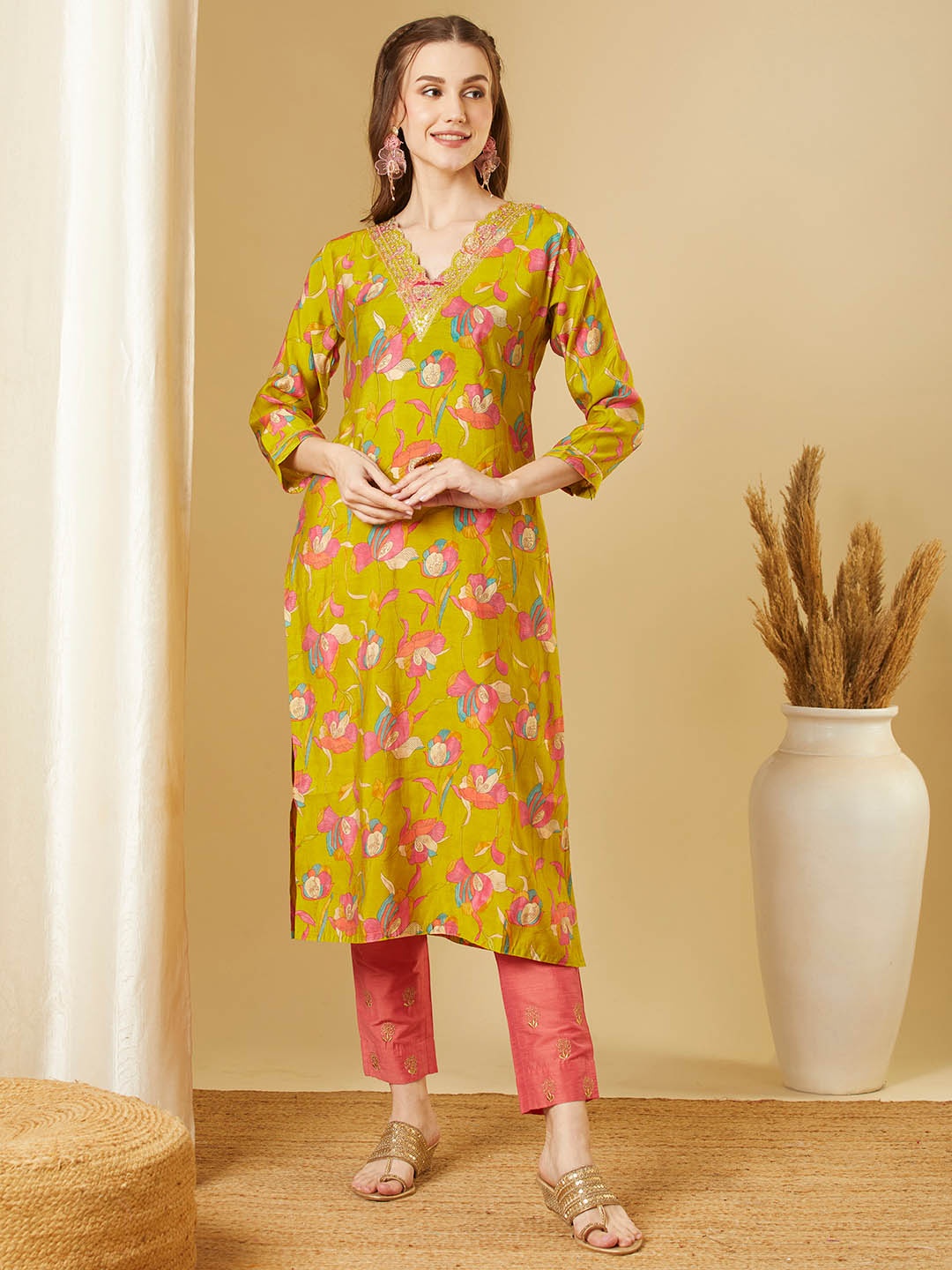 

FASHOR Floral Printed Sequinned V-Neck Straight Pure Silk Kurta, Green