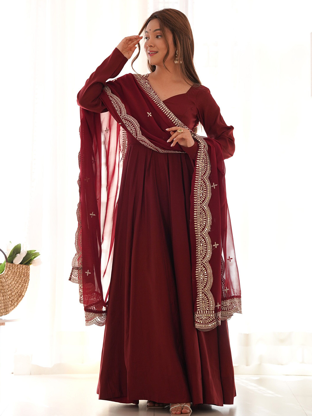 

VAAZI CREATOR Chanderi Silk Sweetheart Neck Anarkali Kurta With Trousers And Dupatta, Maroon