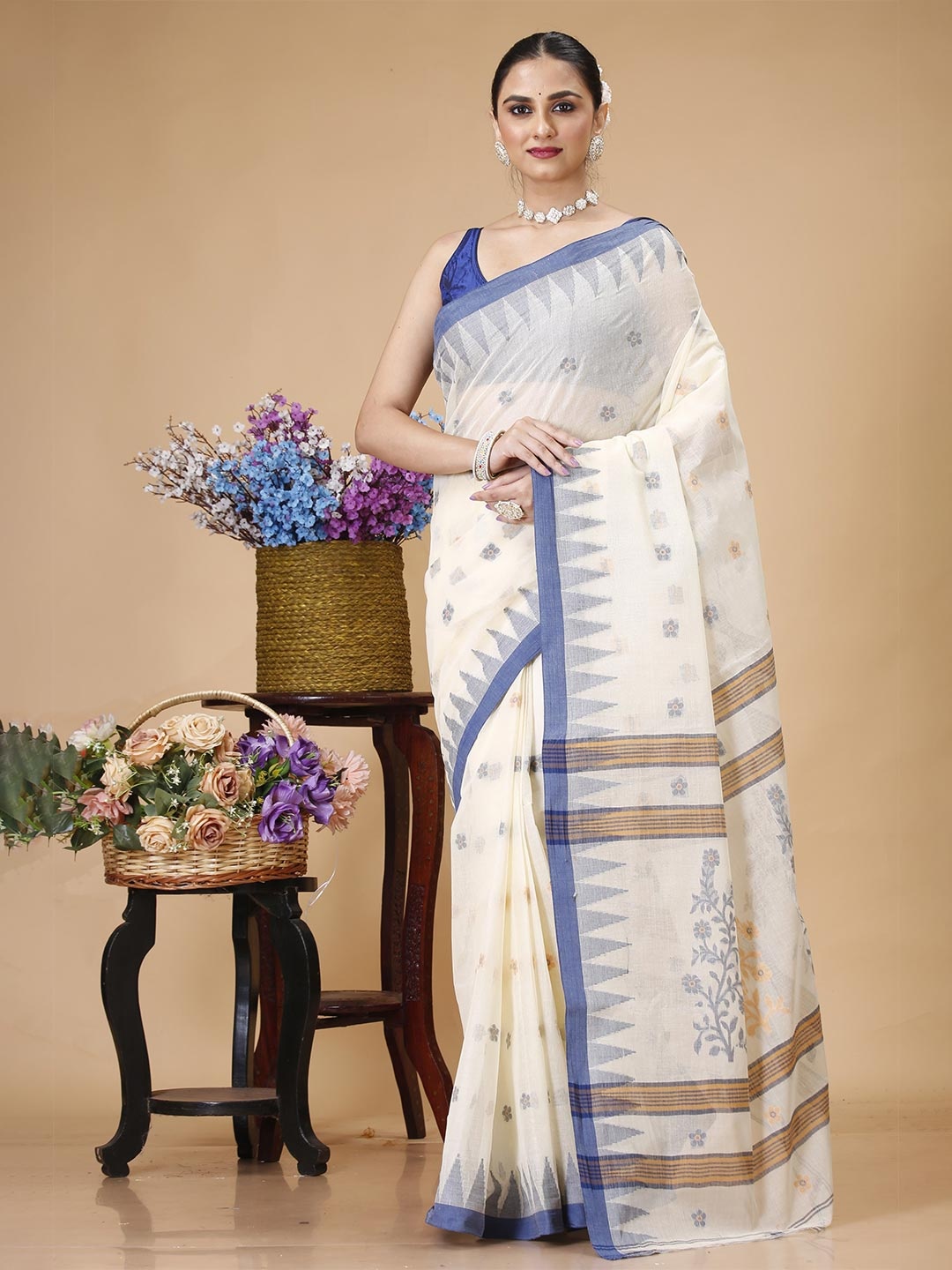 

SLAGHA Woven Design Pure Cotton Taant Saree, Off white