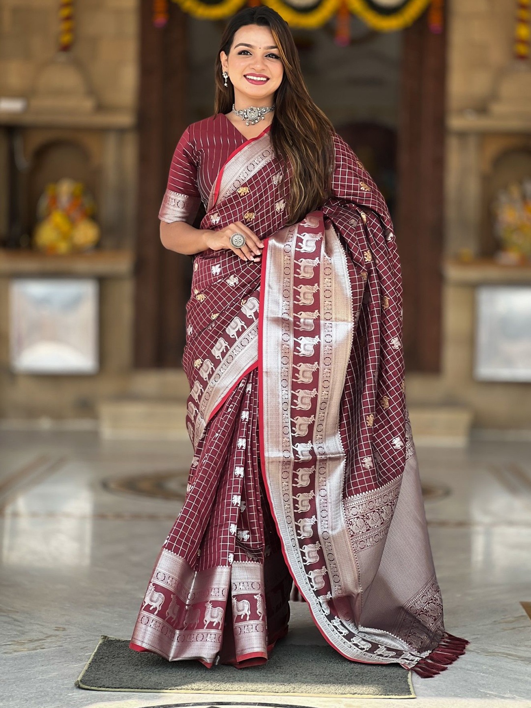 

LeeliPeeri Designer Checked Zari Saree With Unstitched Blouse Piece, Maroon