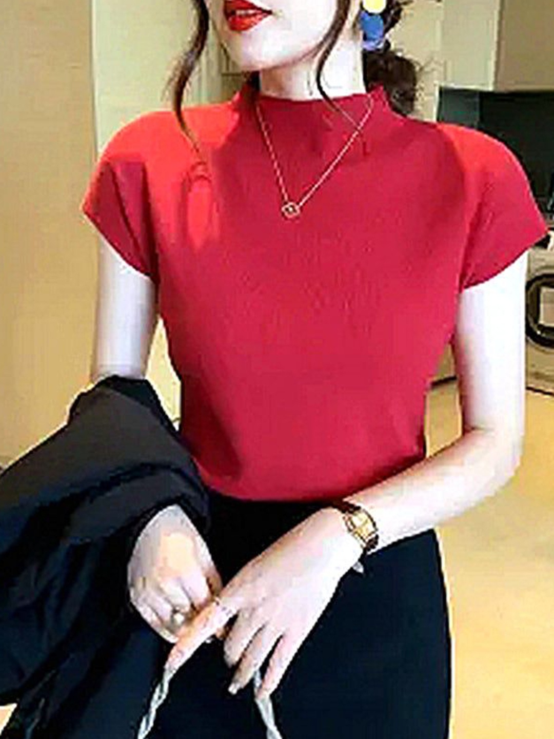 

Outzidr Extended Sleeves Top, Red