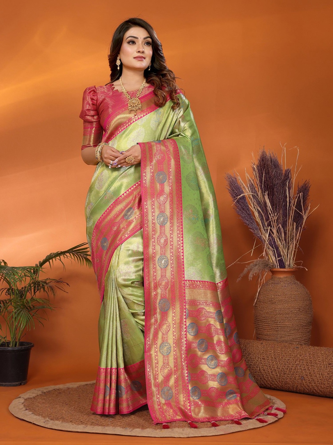 

LeeliPeeri Designer Woven Design Zari Banarasi Saree With Unstitched Blosue Piece, Green