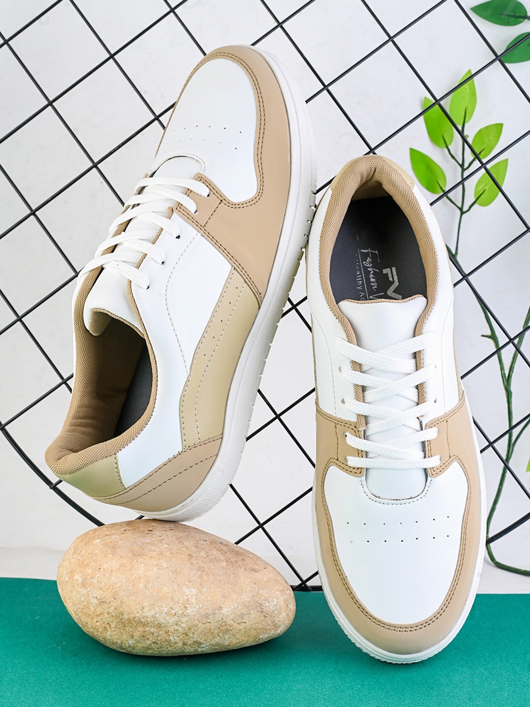 

The Roadster Lifestyle Co Men Casual Sneaker, White