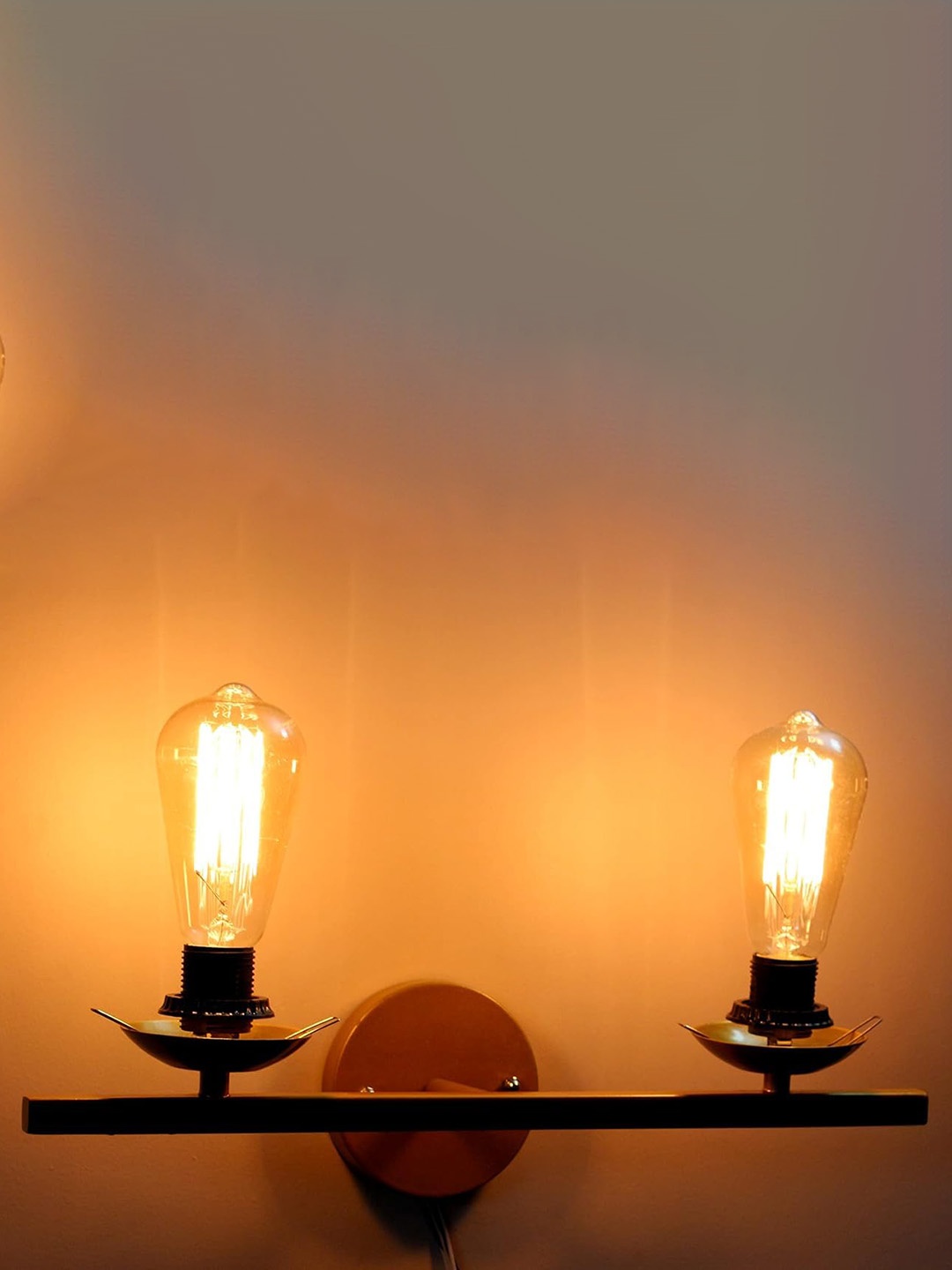

KINIS Gold-Toned & Brown Metal Wall Lamp