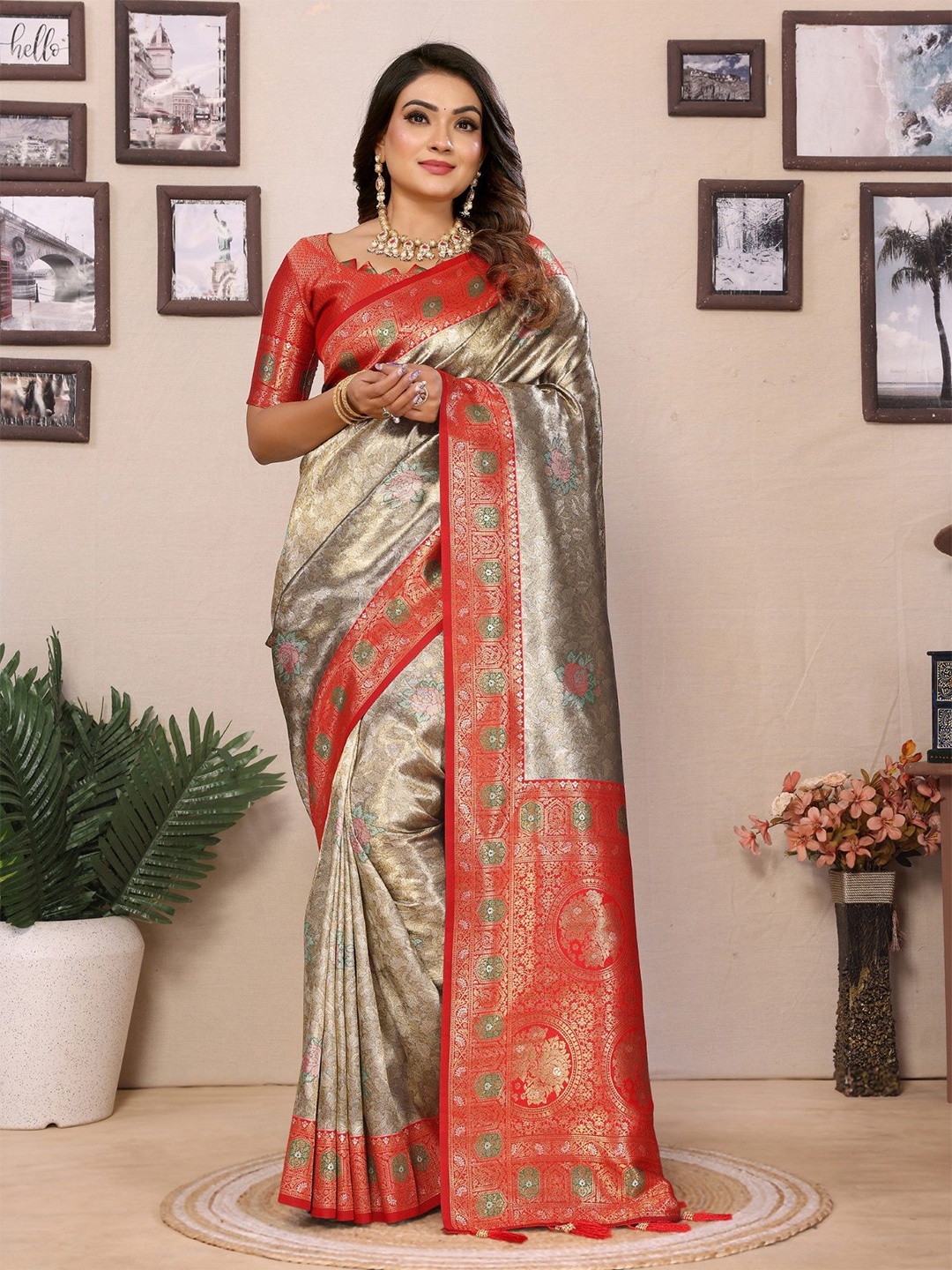 

LeeliPeeri Designer Woven Design Zari Tissue Banarasi Saree, Gold