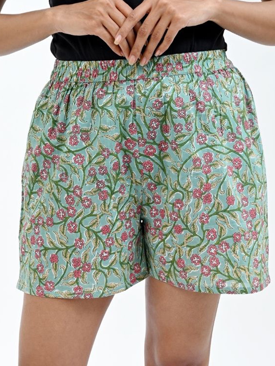 

30 Looks Women Floral Printed Cotton Shorts, Green