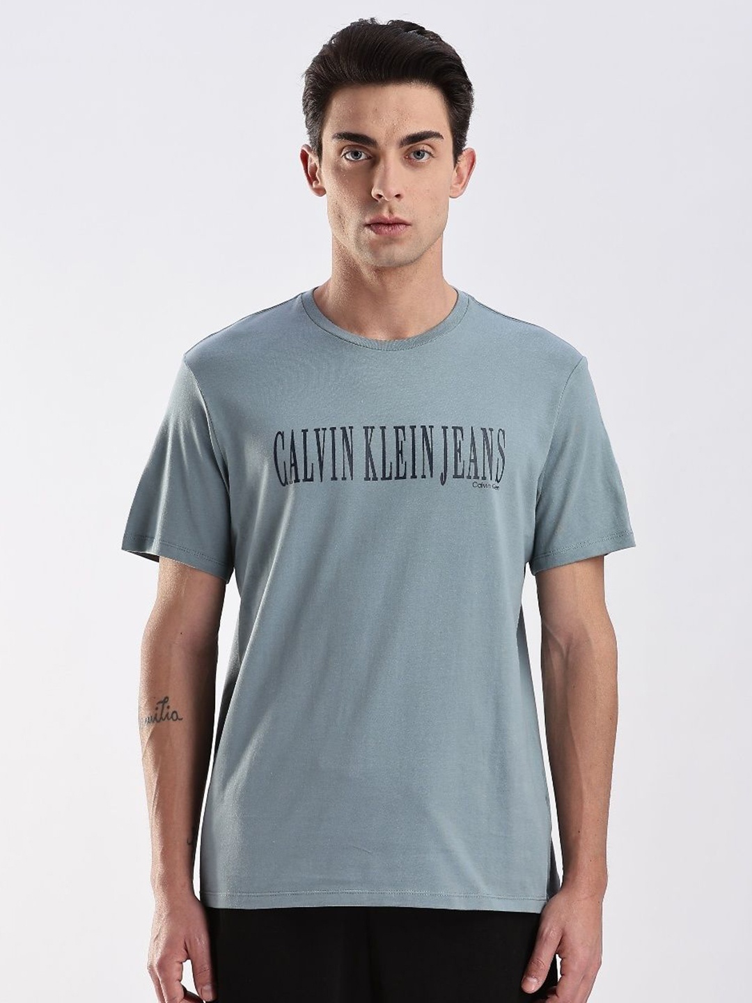 

Calvin Klein Jeans Men Brand Logo Printed T-shirt, Grey