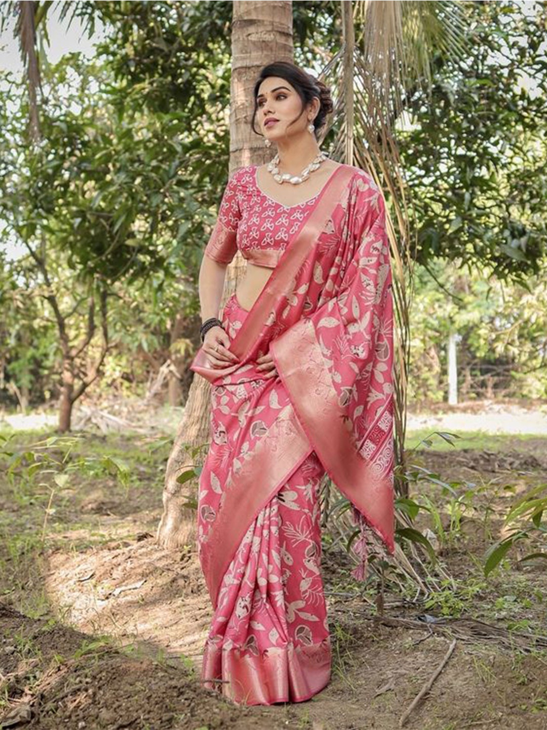 

ALMAARI FASHION Ethnic Motifs Zari Banarasi Saree, Pink