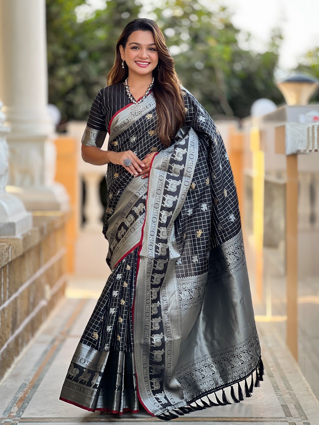 

LeeliPeeri Designer Checked Zari Silk Blend Saree, Black