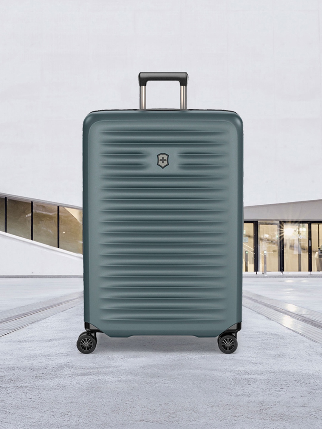 

Victorinox Unisex Airox Advanced Hard-Sided Large Trolley Suitcase, Grey
