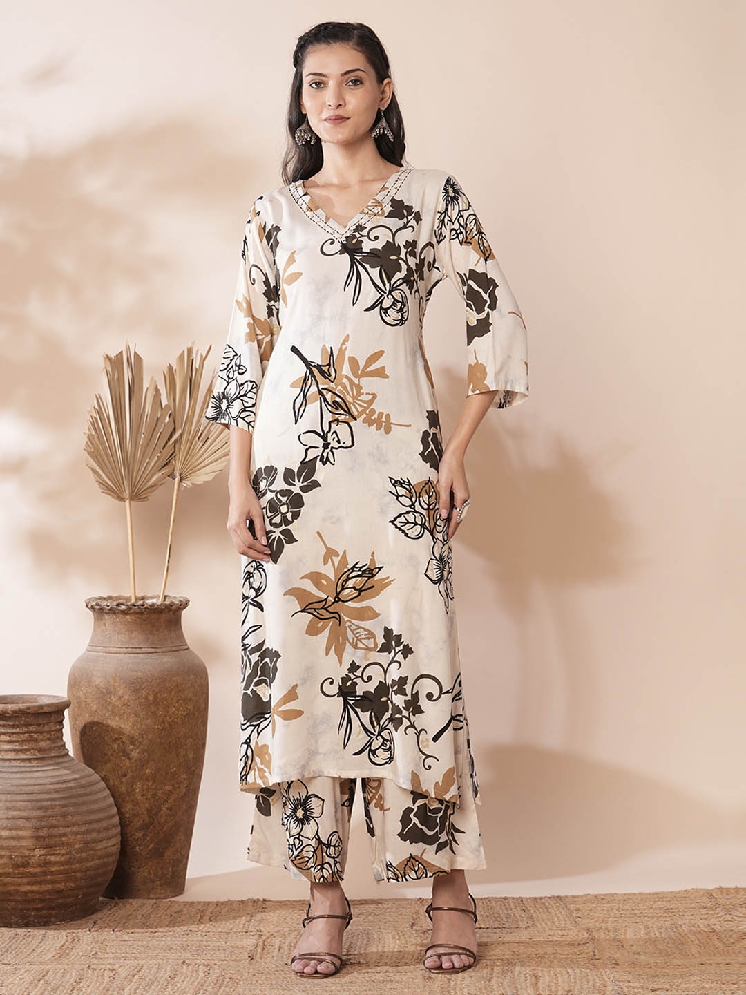 

FASHOR Floral Printed V-Neck Straight Kurta With Palazzos, Off white