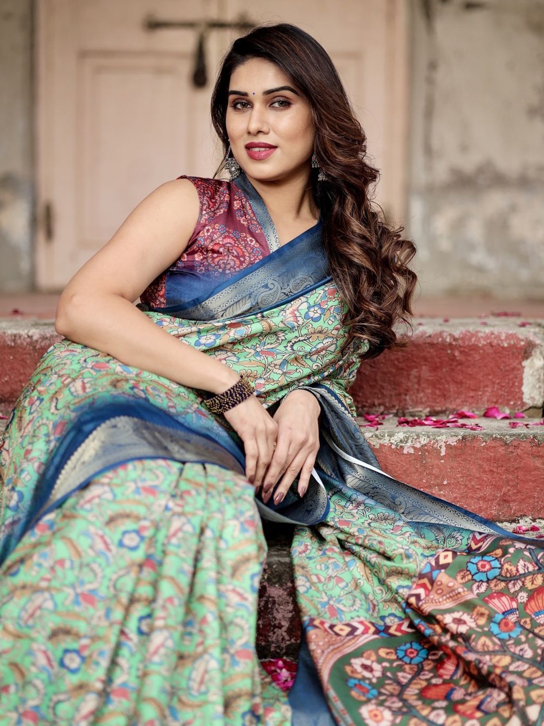 

ALMAARI FASHION Ethnic Motifs Zari Pure Silk Kanjeevaram Saree, Green