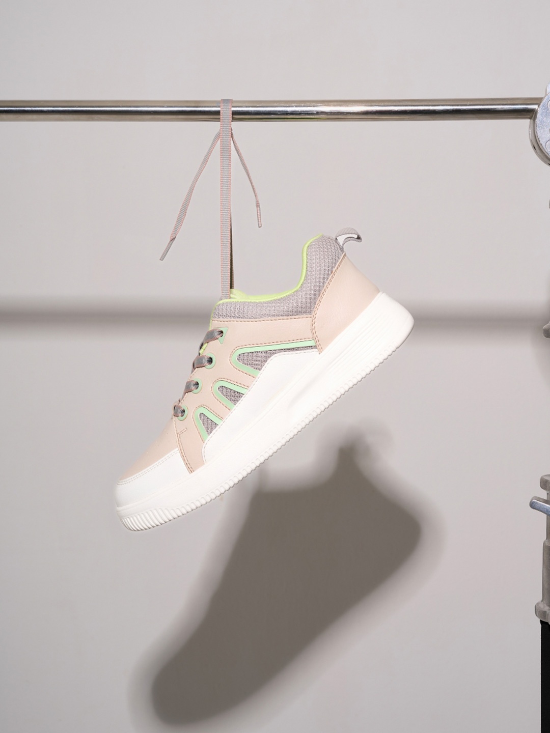 

ID Women Colourblocked Leather Sneakers, Beige