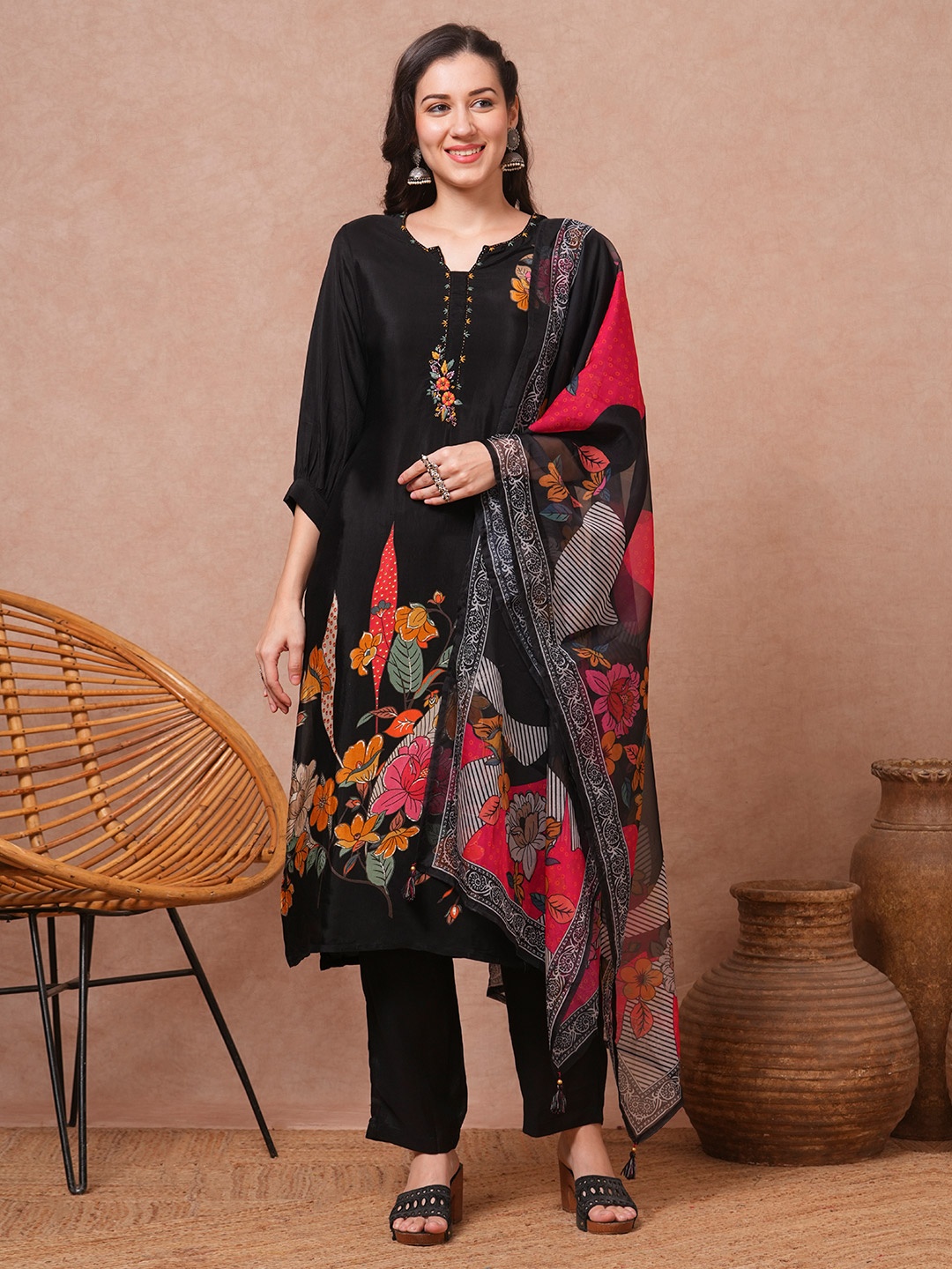 

FASHOR Floral Printed Notch-Neck Kurta with Pant & Dupatta, Black