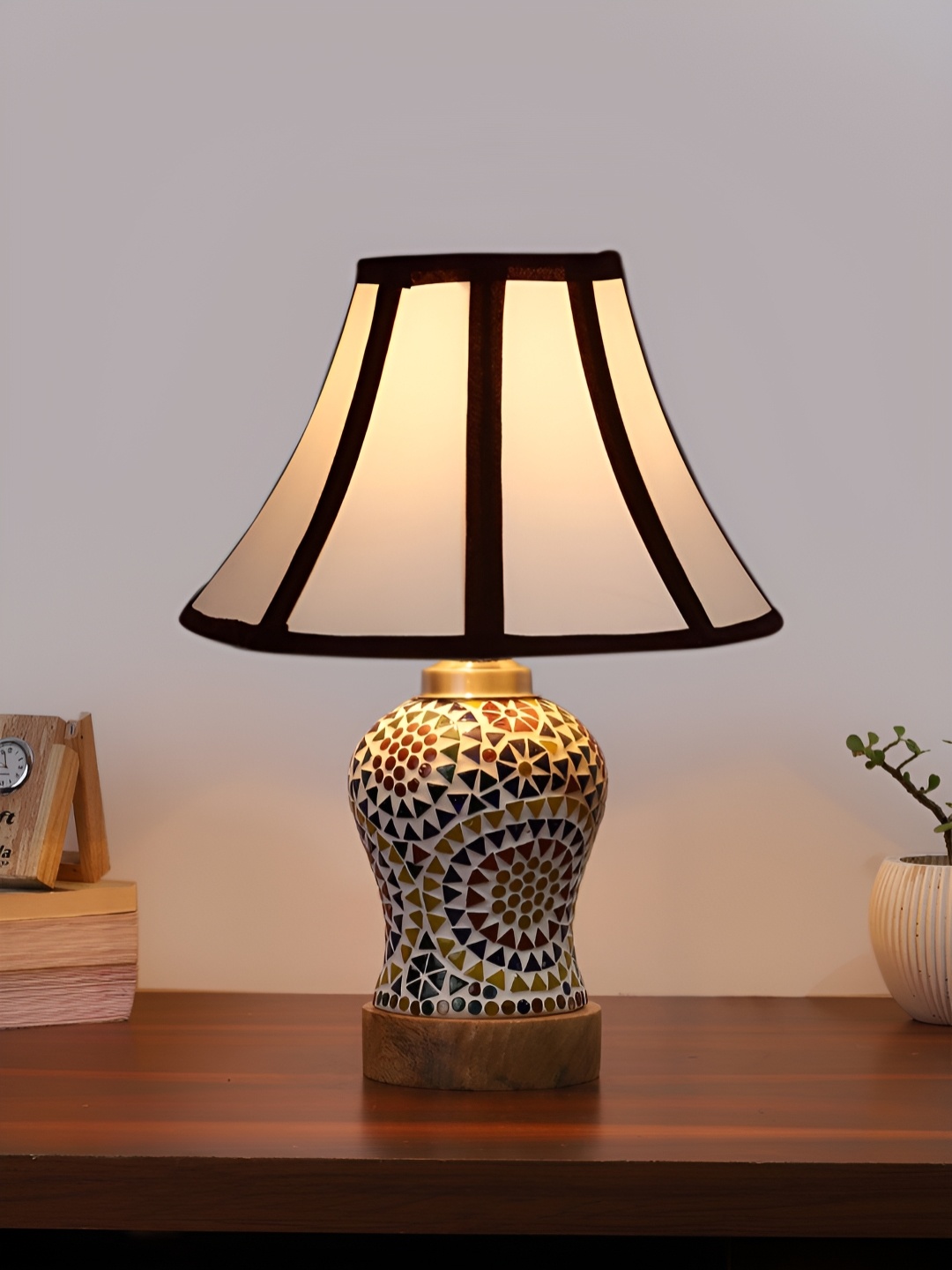 

Devansh White & Black Wooden Traditional Frusturical Shaped Table Lamp