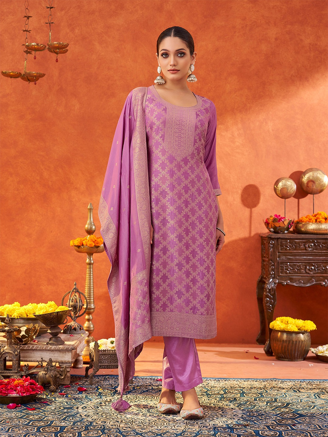 

DIVASTRI Floral Woven Design Pure Silk Straight Jacquard Kurta With Trousers & Dupatta, Lavender