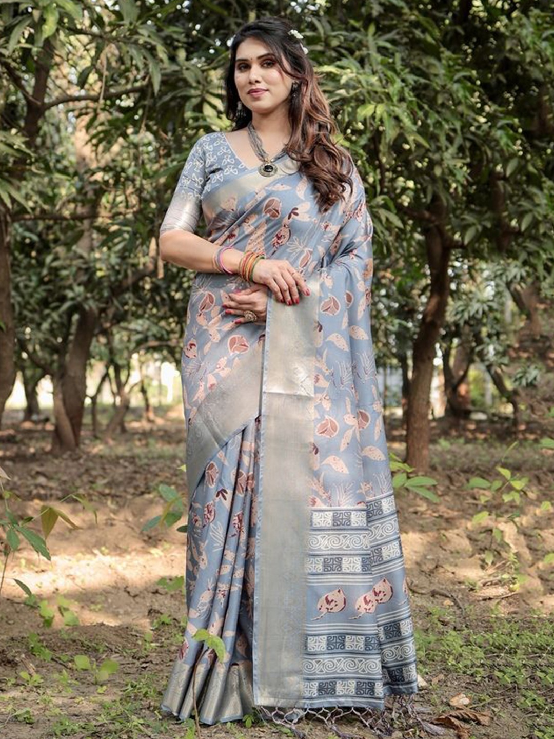 

ALMAARI FASHION Ethnic Motifs Zari Pure Silk Kanjeevaram Saree, Blue