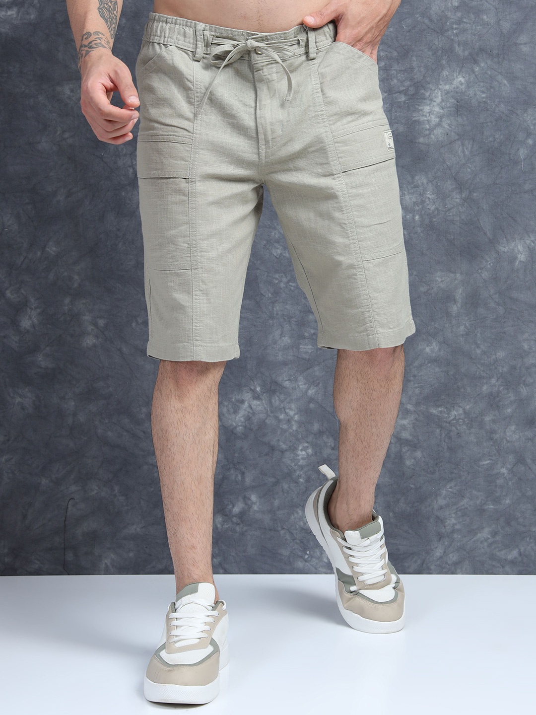 

The Roadster Lifestyle Co. Men Relaxed-Fit Mid Rise Shorts, Grey