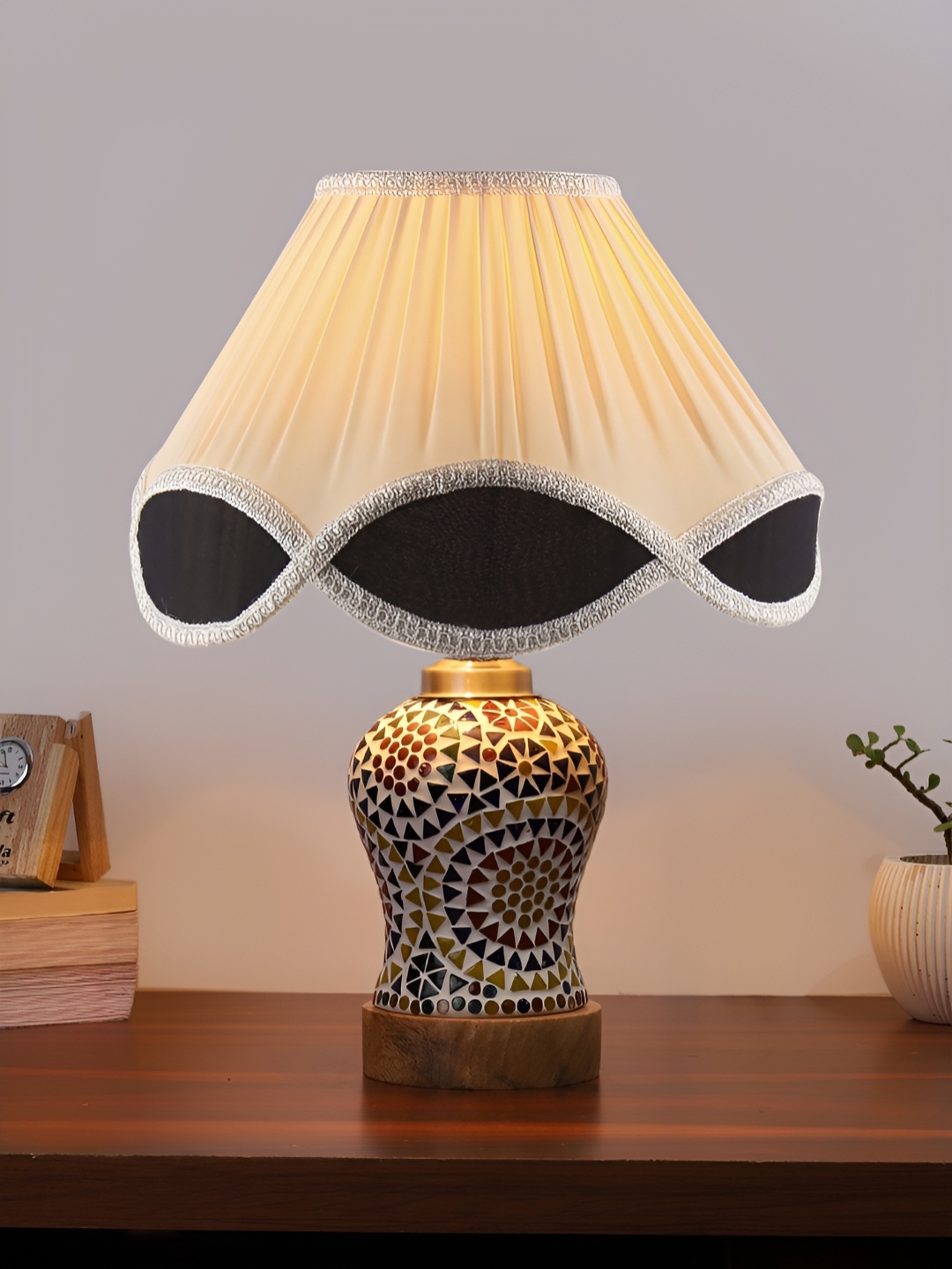 

Devansh White & Black Wooden Traditional Frusturical Shaped Table Lamp