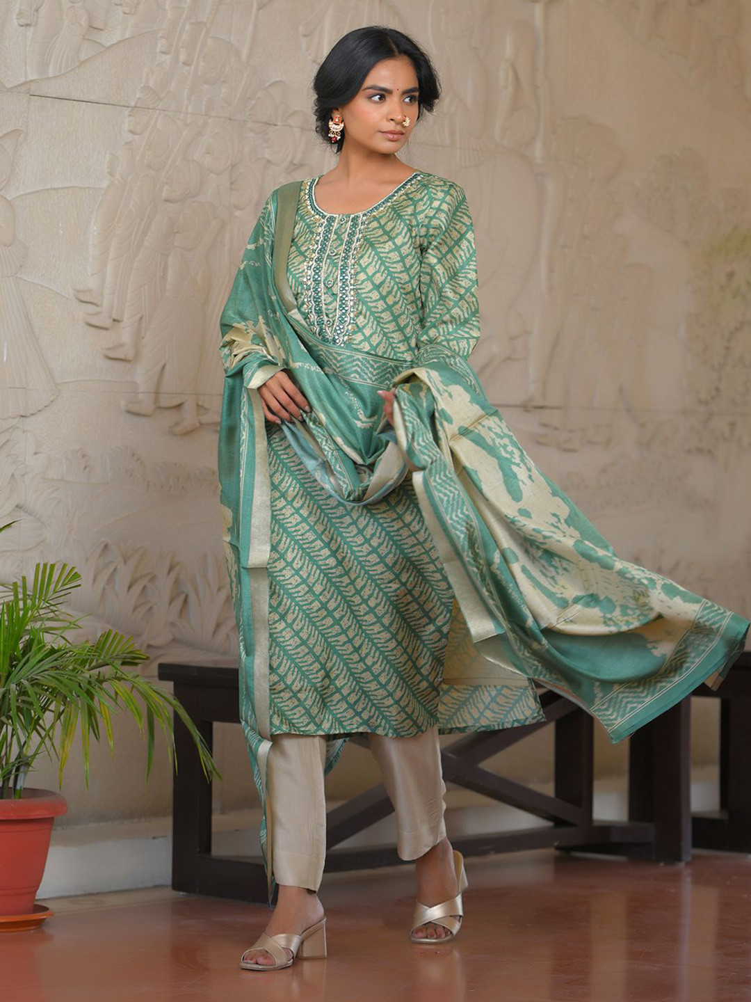 

VAASVA JAIPUR Abstract Printed Beads & Stones Pure Silk Kurta With Trousers & Dupatta, Green