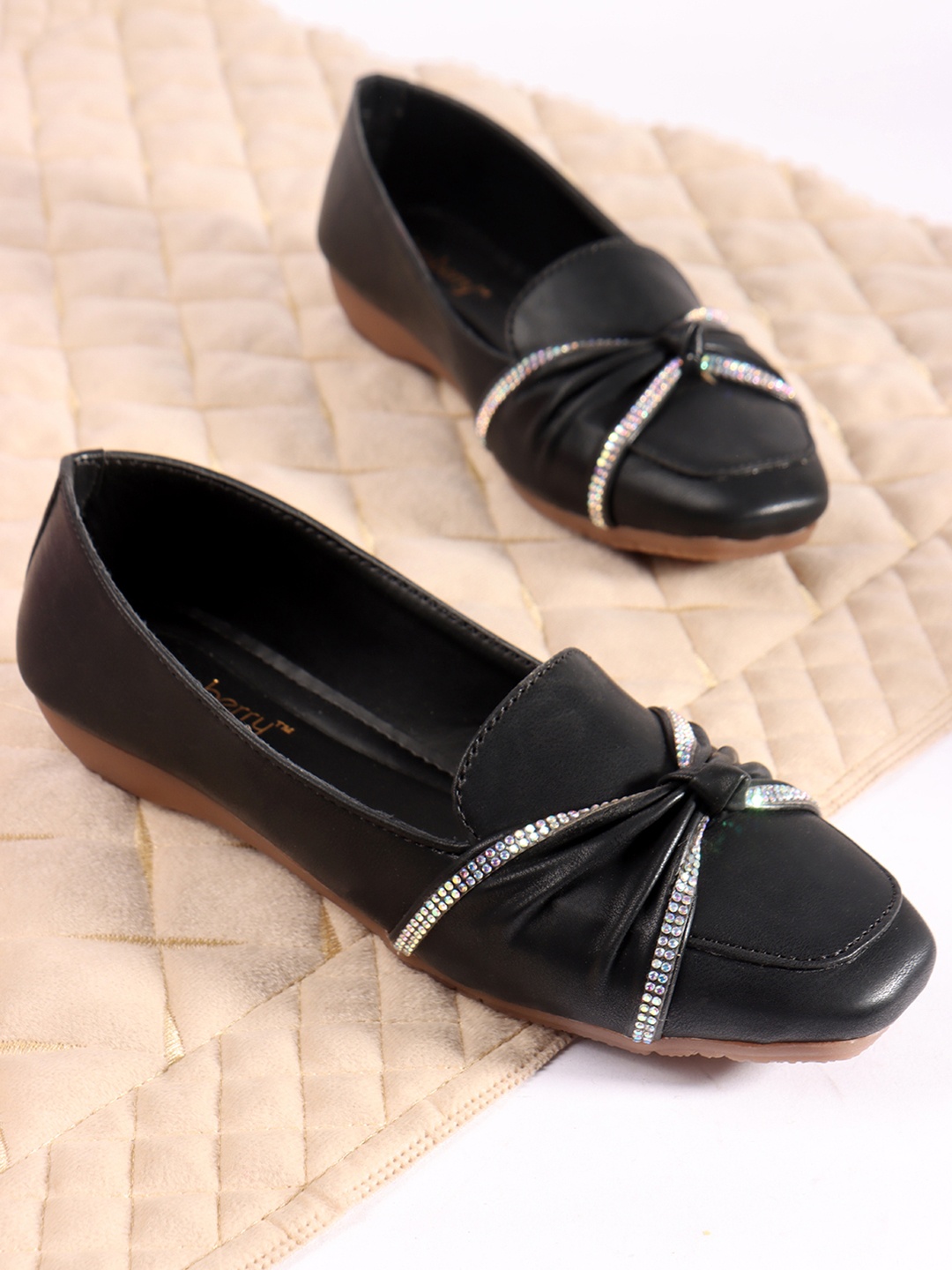 

DressBerry Women Embellished Mojaris Flats, Black