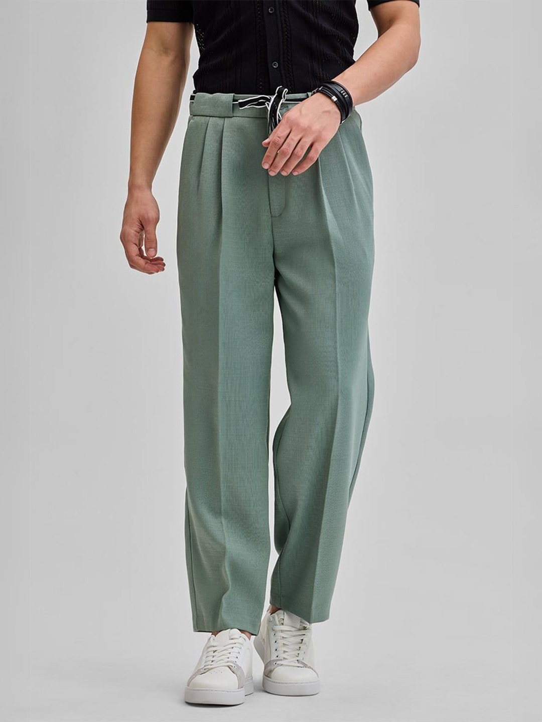 

Snitch Sage Men Plain Relaxed Fit Trousers, Green