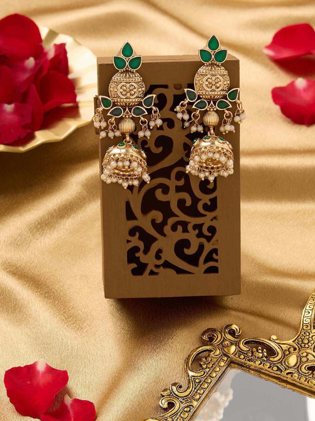 

Zaveri Gold-Plated Pearls Beaded & Artificial Stones Studded Dome Shaped Jhumkas