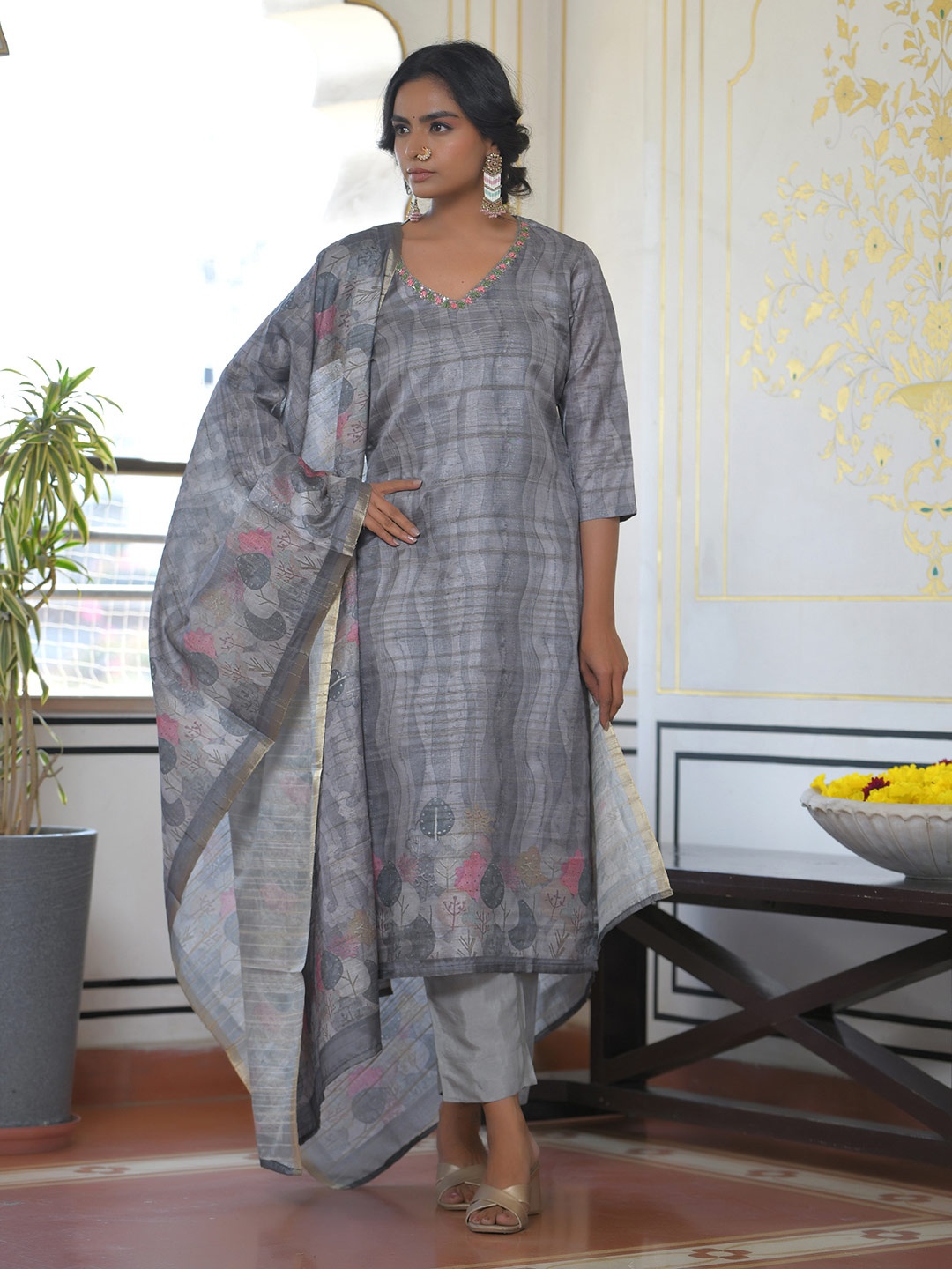 

VAASVA JAIPUR Abstract Printed Beads & Stones Pure Silk Kurta With Trousers & Dupatta, Grey