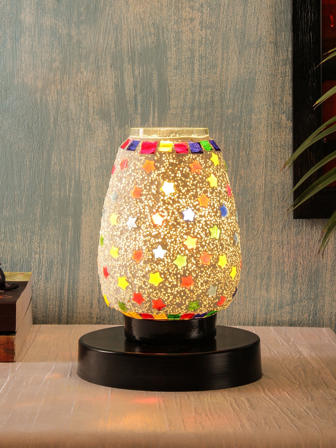 

Devansh White & Black Textured Abstract Shaped Glass Table Lamp With Wooden Base