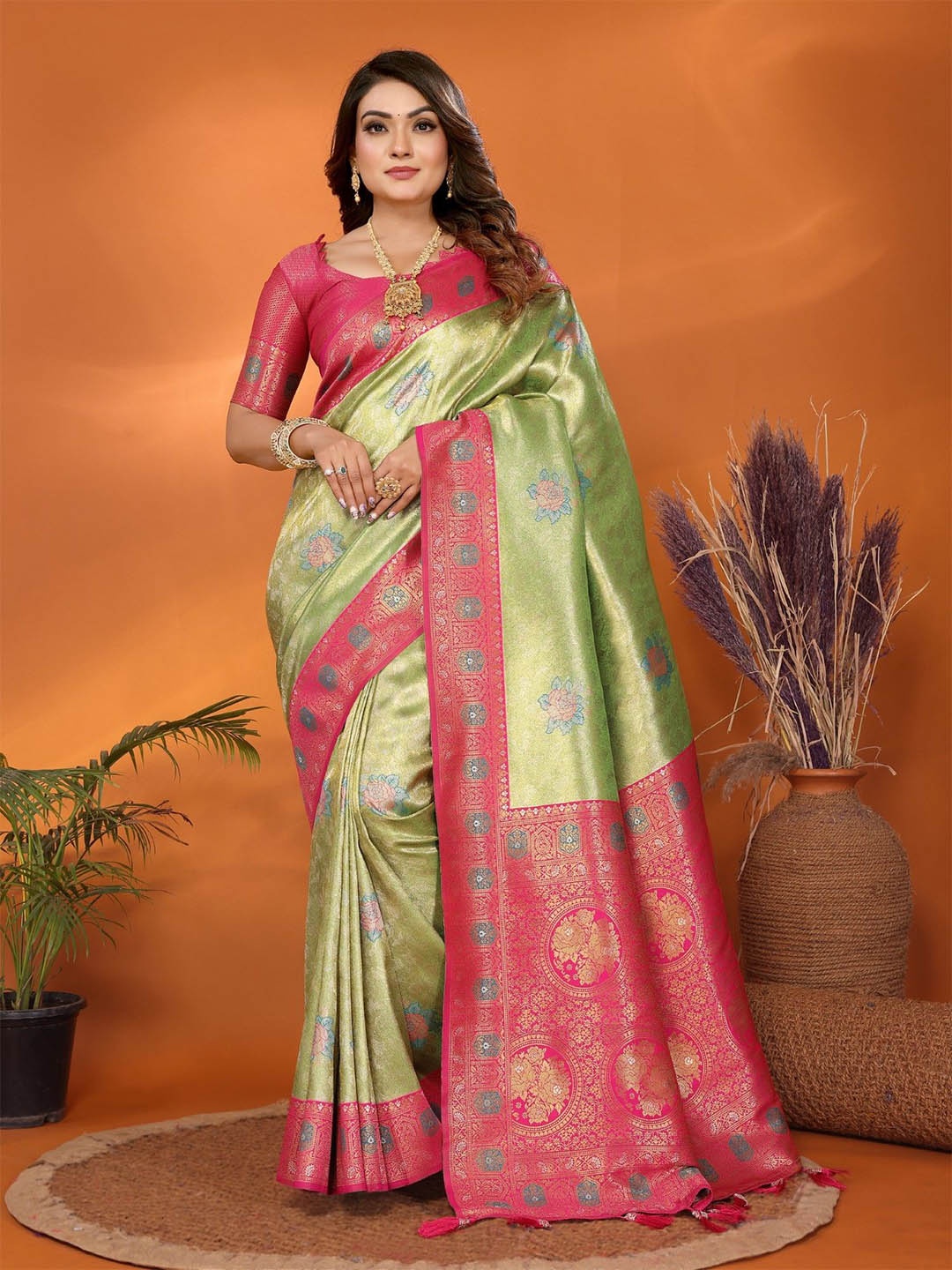 

LeeliPeeri Designer Woven Design Zari Banarasi Saree With Unstitched Blosue Piece, Green