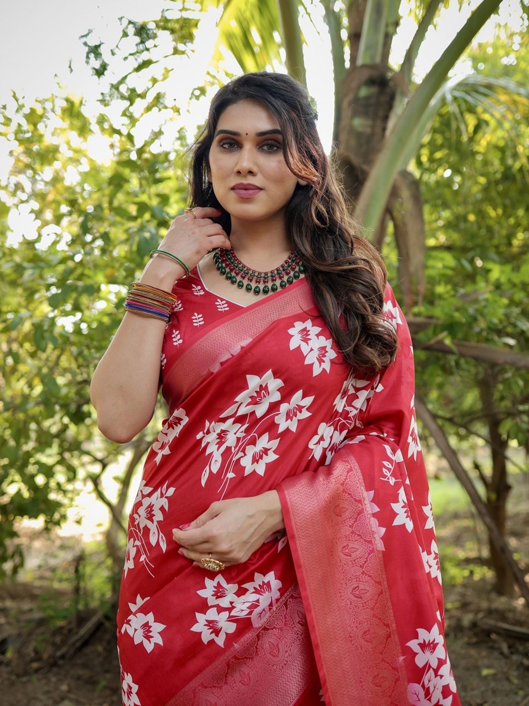 

ALMAARI FASHION Floral Zari Pure Silk Kanjeevaram Saree, Red