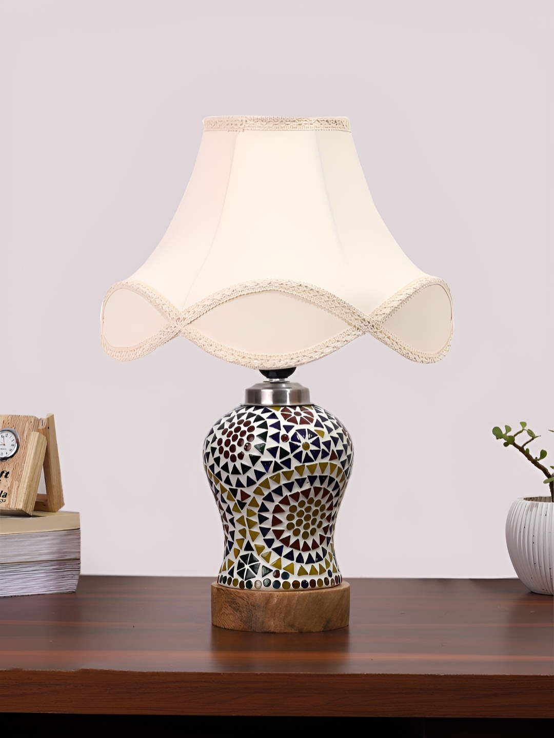 

Devansh Off White & Green Wooden Traditional Frusturical Shaped Table Lamp