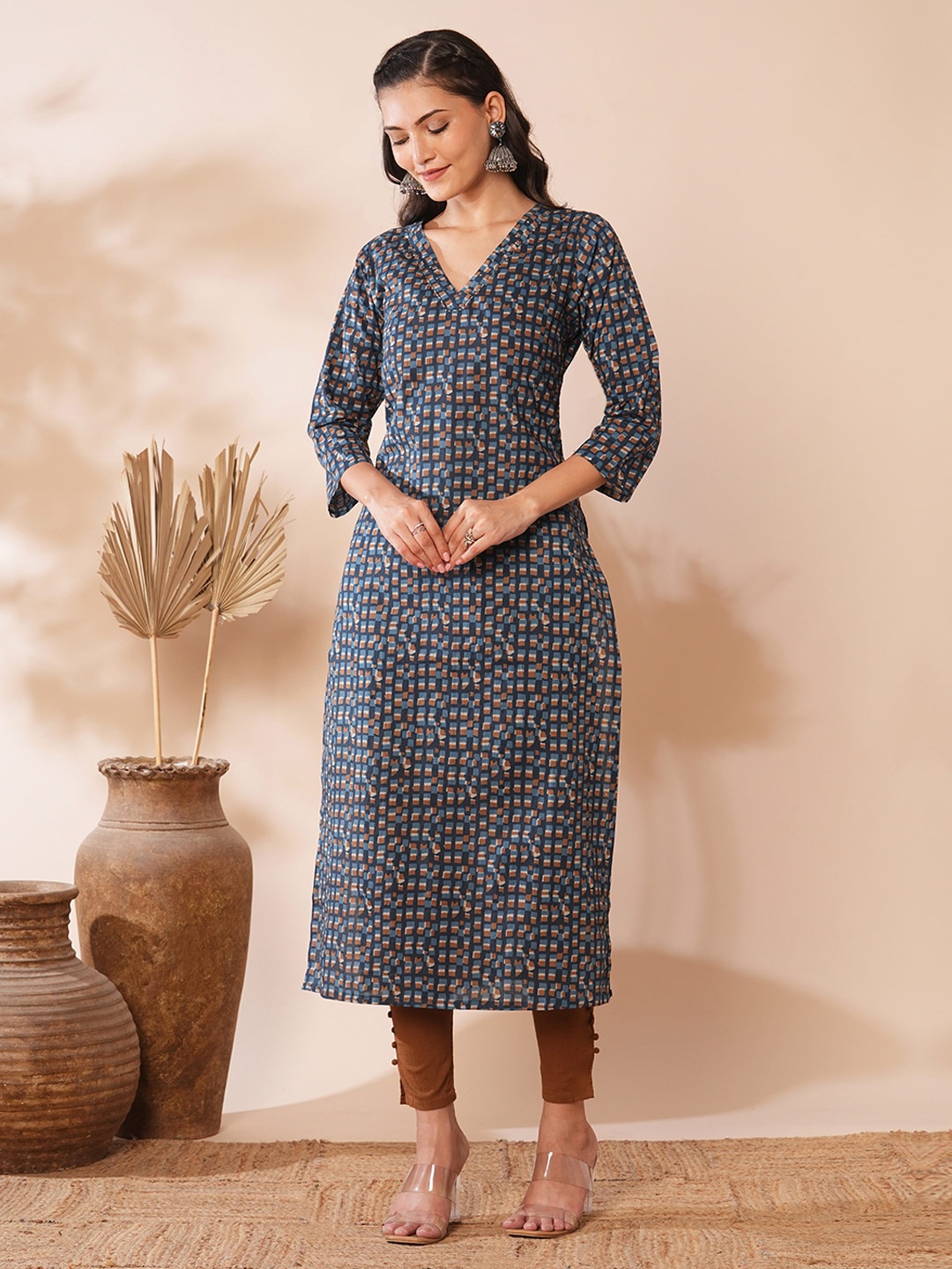 

FASHOR Geometric Printed V-Neck Straight Pure Cotton Kurta, Blue