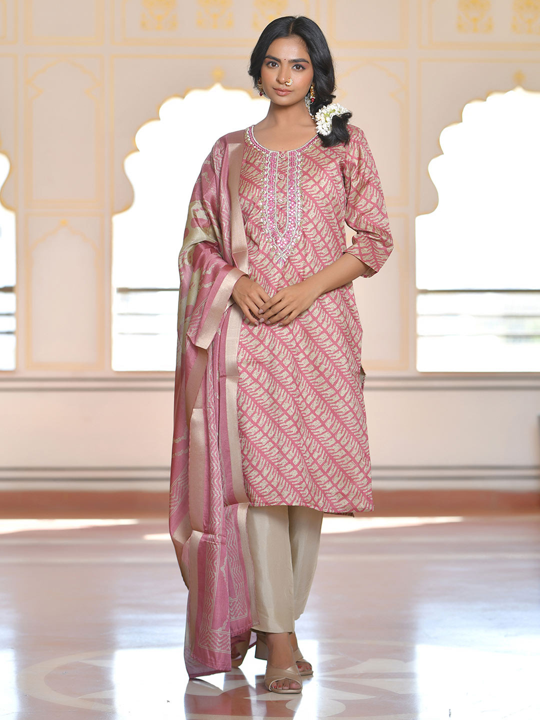 

VAASVA JAIPUR Abstract Printed Sequinned Pure Silk Straight Kurta With Trousers & Dupatta, Pink