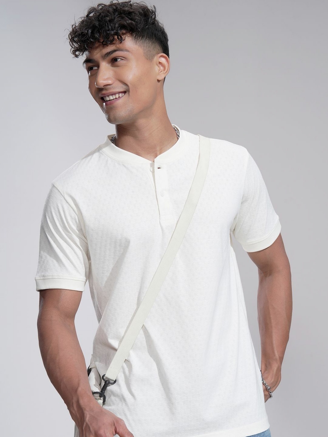 

HIGHLANDER Men Henley Neck T-shirt, Off white