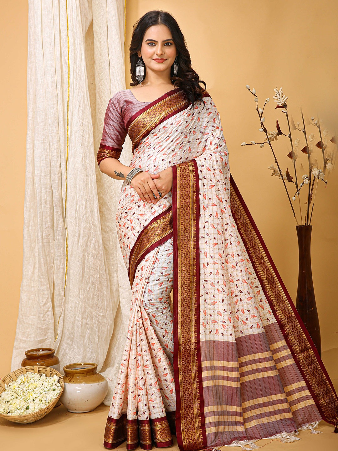 

VEECHIS Floral Printed Zari Saree, Maroon