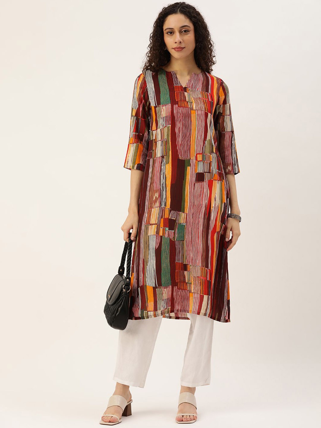 

DIVASTRI Geometric Printed Notch Neck Three-Quarter Sleeves Straight Kurta, Maroon