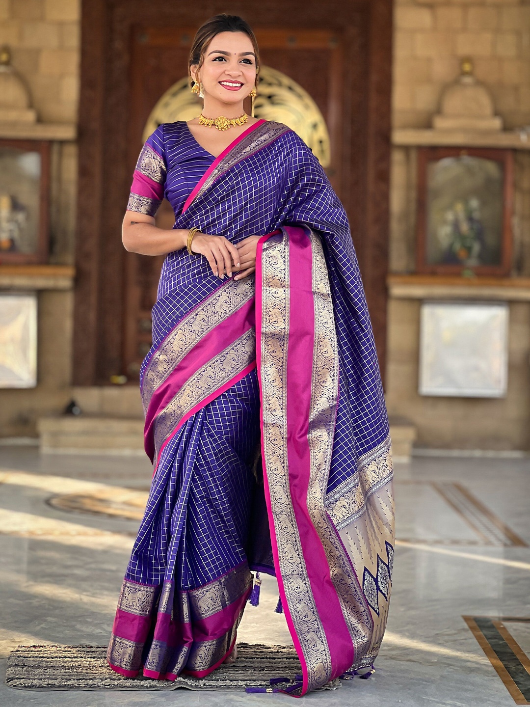 

VEECHIS Checked Zari Silk Blend Banarasi Saree, Purple