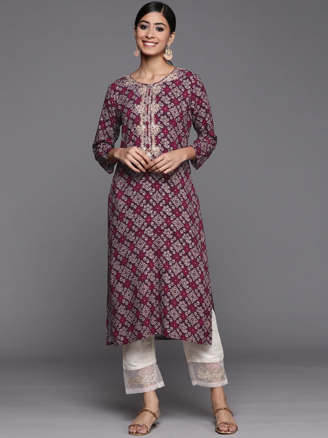 

DIVASTRI Bandhani Printed Round Neck Zari Straight Kurta, Violet