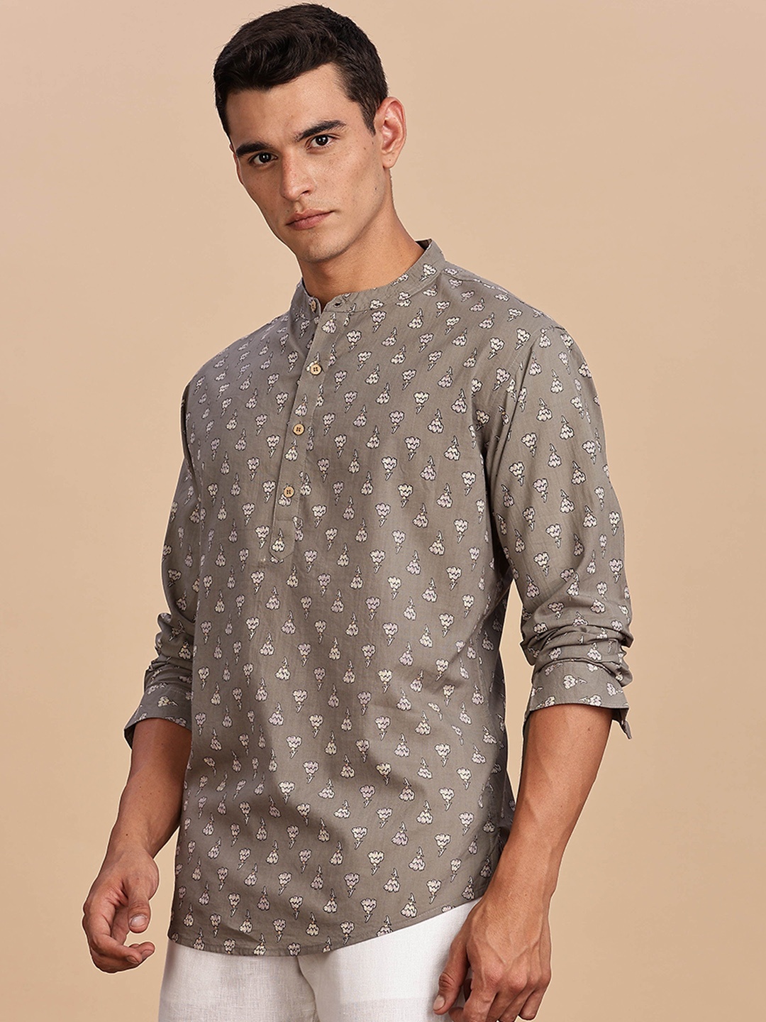 

Anouk Floral Printed Band Collar Pure Cotton Straight Short Kurta, Grey