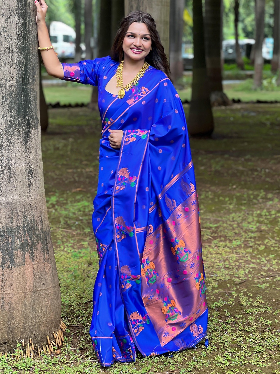 

VEECHIS Woven Design Zari Silk Blend Banarasi Saree, Blue